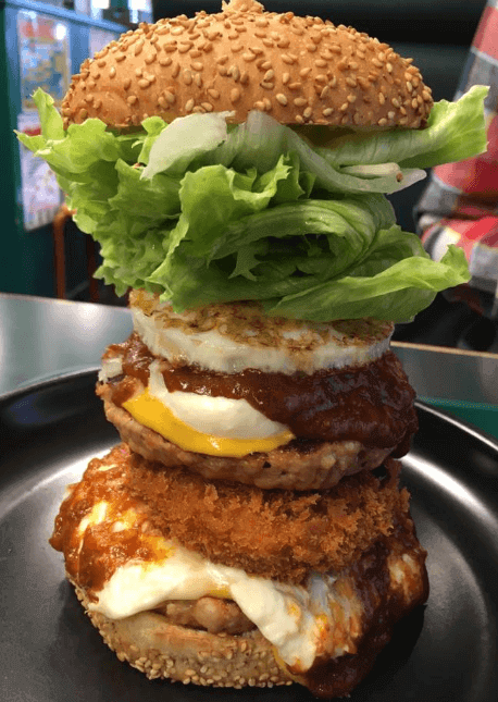 函館名物ラッキーピエロのフトッチョバーガーに挑戦してみた 丸顔の彼女